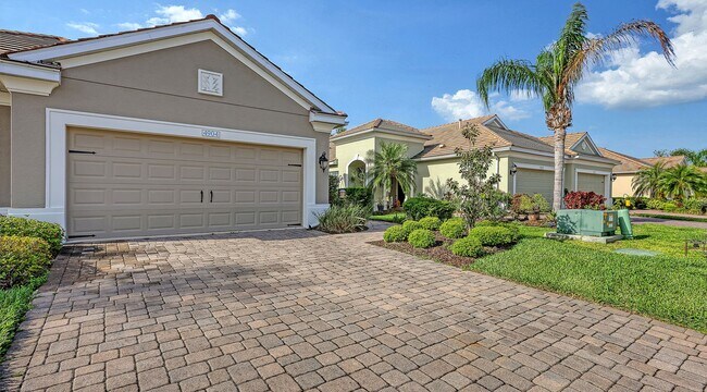 Building Photo - 2/2 plus den Villa in Fairfield with a 2 car garage