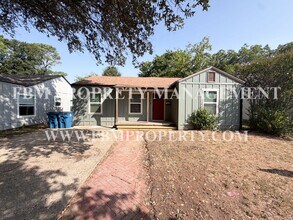 Building Photo - 1606 Cherry Ave