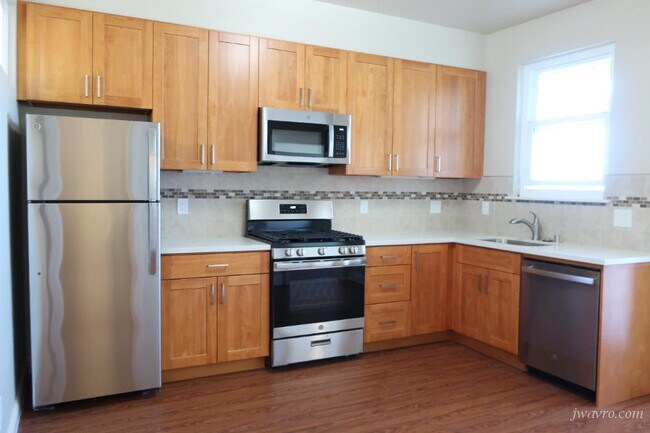 Building Photo - 542 Lombard St