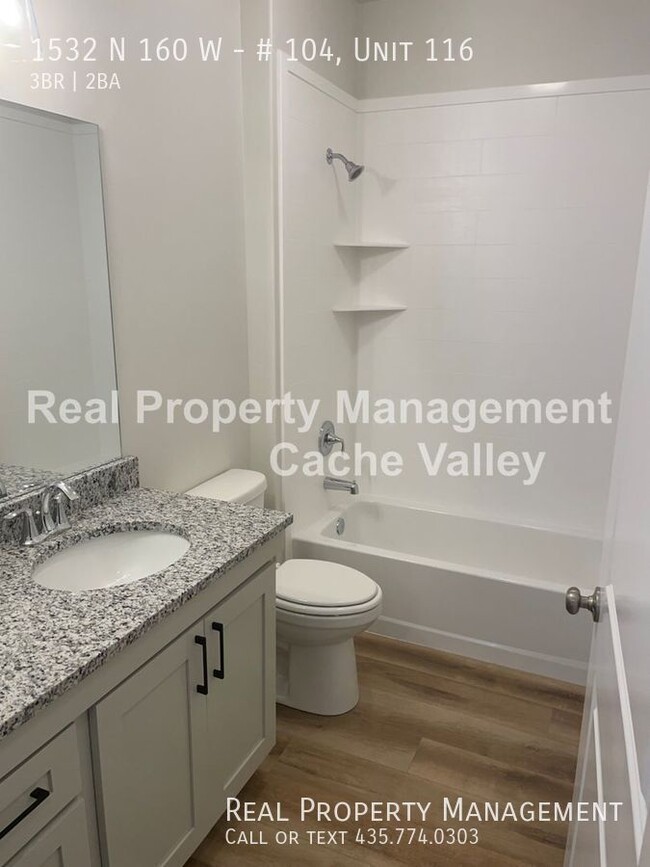 Foto del edificio - 3 br. newer build unit.  Move in ready in ...