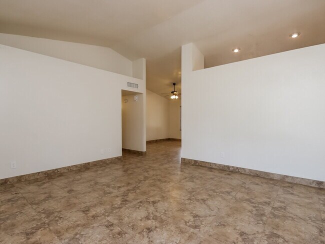 Foto del edificio - 378 S Galaxy Dr