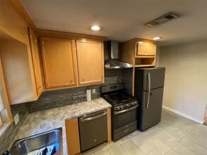 Building Photo - 1311 Elton St