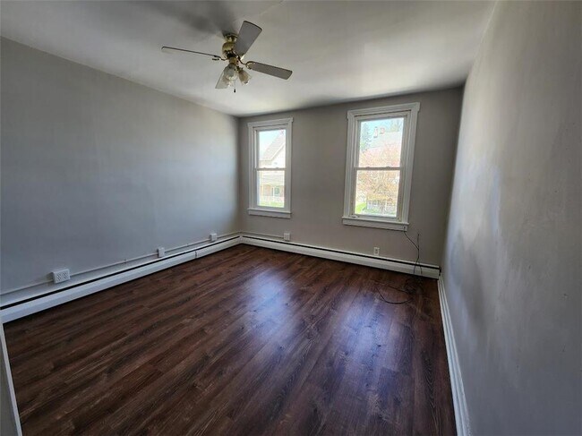 Building Photo - 730 4th St