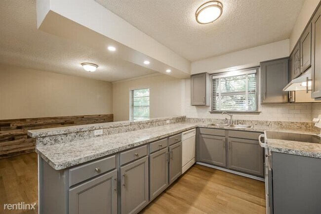 Foto del edificio - 3 br, 2 bath House - 5214 King George Dr UNIT