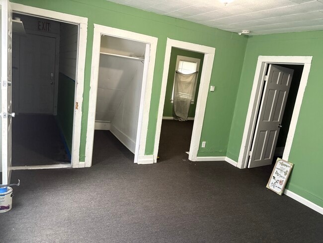 Building Photo - 233 Lakeview Ave