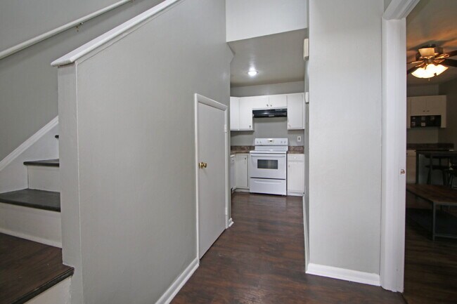 Photo - 1368 Bradley Dr Apartment