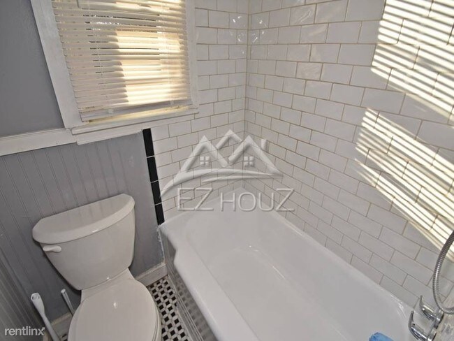Foto del edificio - 1 br, 1 bath Apartment - 2411 Christian St