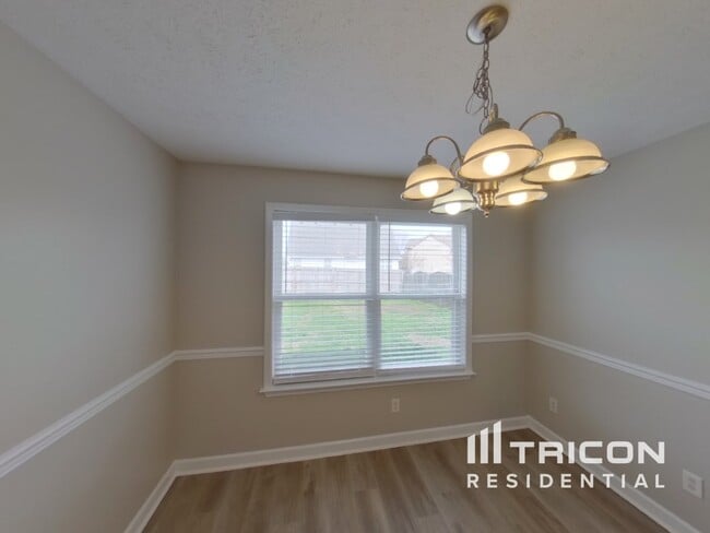Foto del edificio - 1436 Beaconcrest Cir