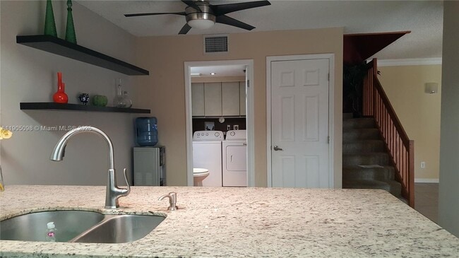 Foto del edificio - 8137 S Coral Cir