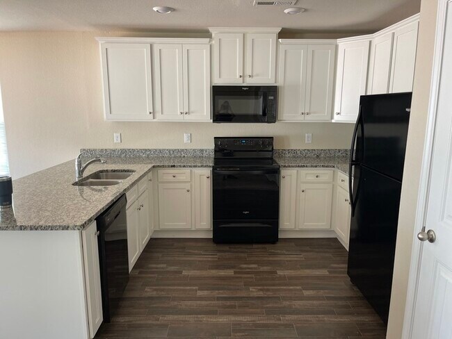 Foto del edificio - 1020 Standing Oak Dr
