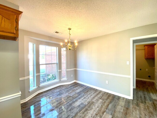 Foto del edificio - ****JUST REDUCED****7409 Crystal Dr Horn L...