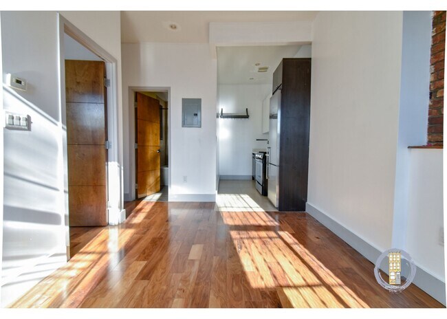 Building Photo - 382 Kosciuszko St