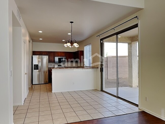 Foto del edificio - 2138 S Compton