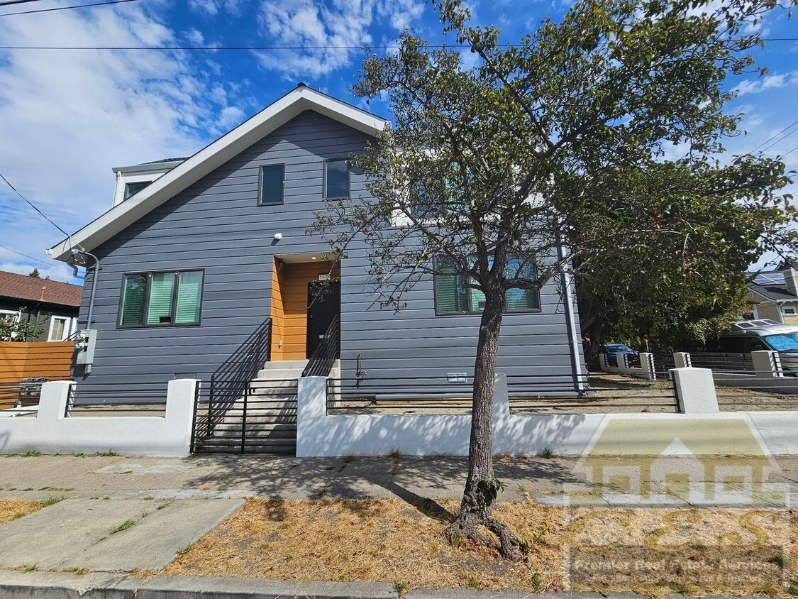 Primary Photo - Modern Elegance Meets Timeless Charm – 4 b...