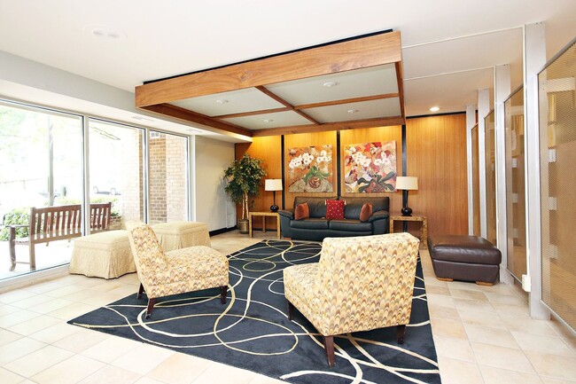 Building Photo - North Downtown Condo With Water/Sewer, Gas, Electricity Included