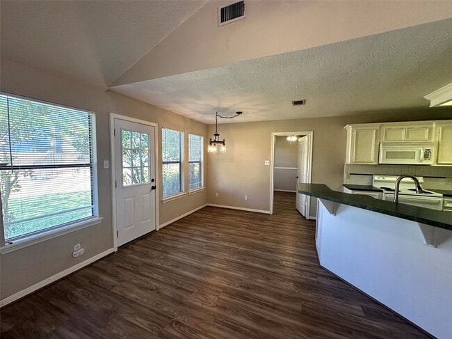Building Photo - 14870 Cetus Ct