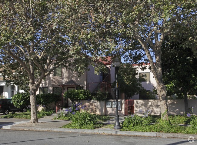 Foto del edificio - Polaris Apartments