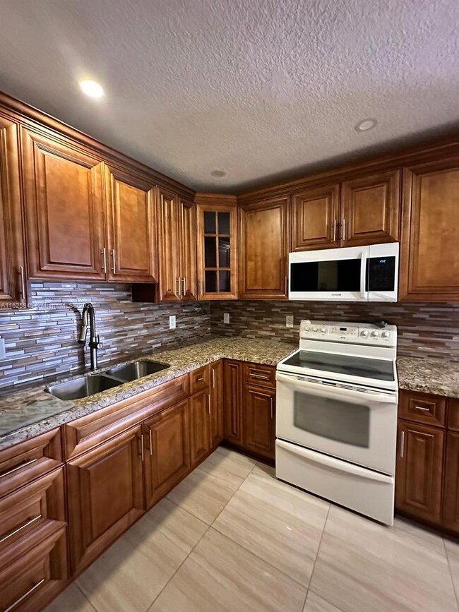 Foto del edificio - 308 SW 14th Ct