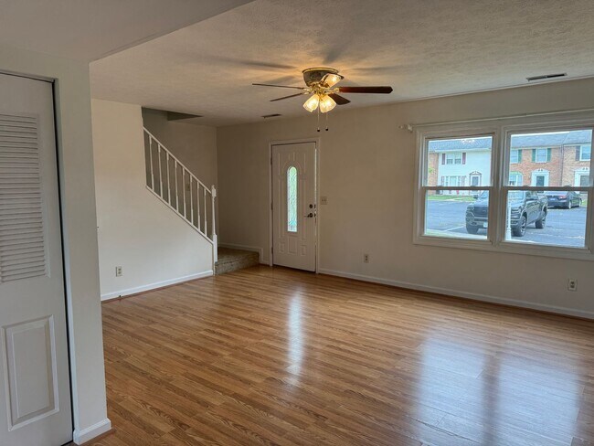 Foto del edificio - Gorgeous 2 BR Townhouse in New Market!
