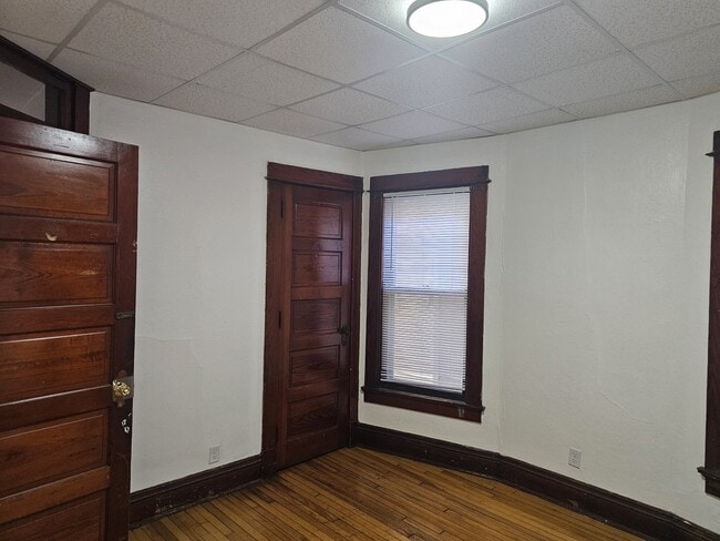 middle bedroom - 127 N Franklin St