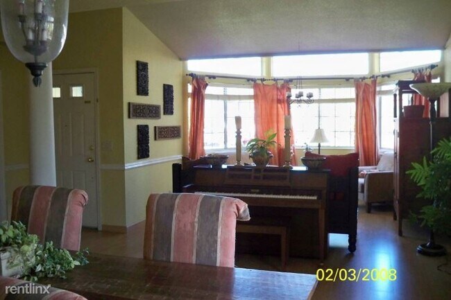 Building Photo - 3 br, 2 bath House - 1555 Maria Pl