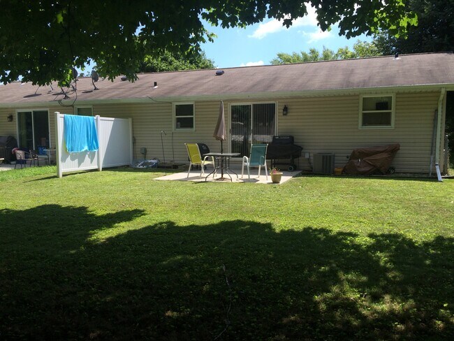 Foto del edificio - 2688 Lavender Ln
