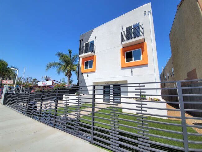 Foto del edificio - 2335 S Crenshaw Blvd