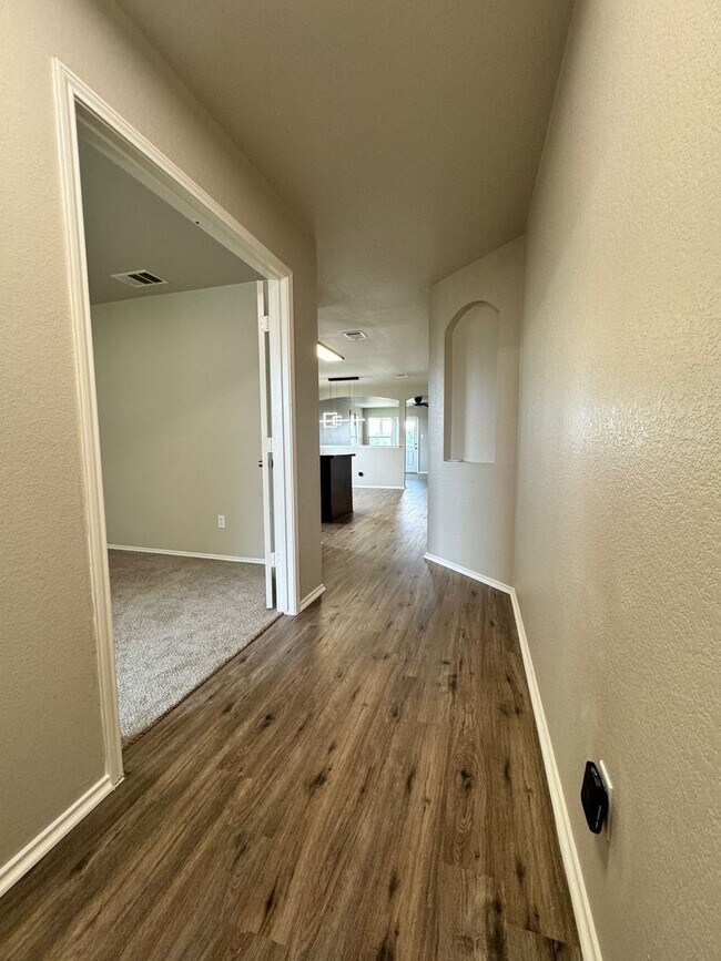 Foto del edificio - Beautifully 3 Bed, 2 Bath Renovated Home Near Austin – Spacious Layout & Community Perks
