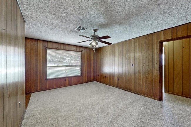Building Photo - 150 Rosa Lee Ln