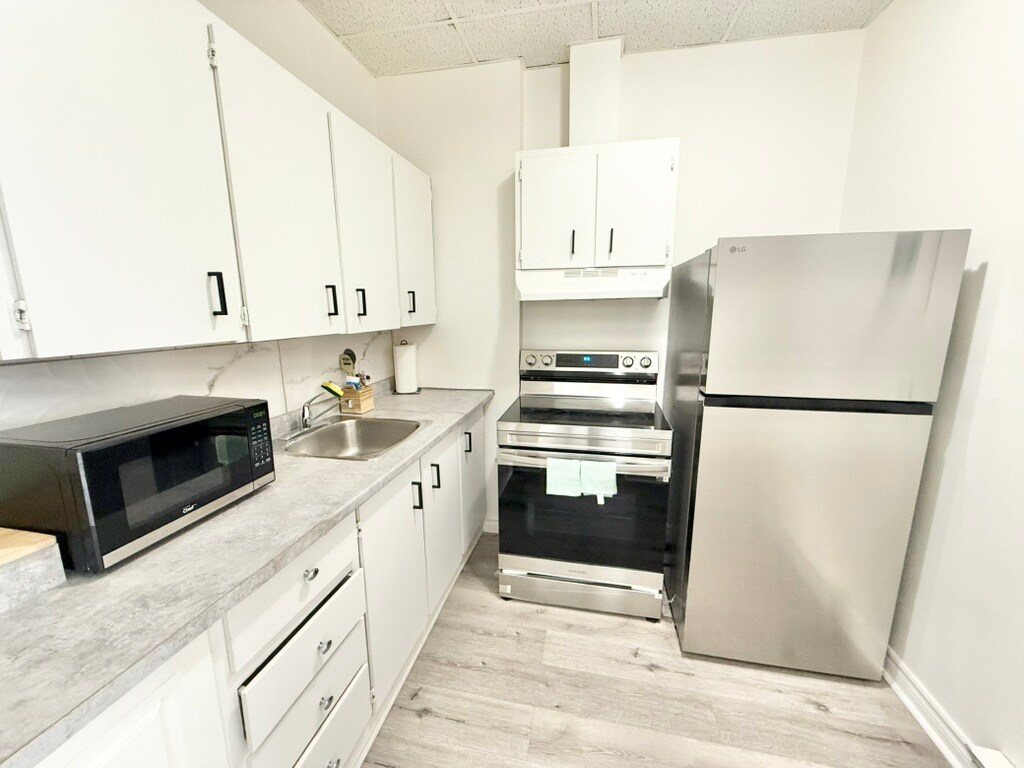 Photo principale - 1-1735 Richmond St