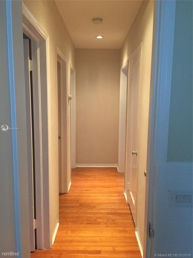 Foto del edificio - 717 NE 91st St