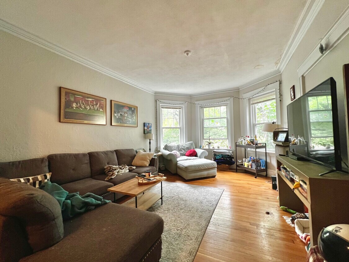 Primary Photo - 164 Thorndike St