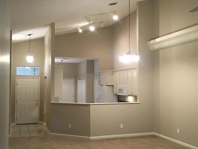 Building Photo - 7007 Starfish Ct