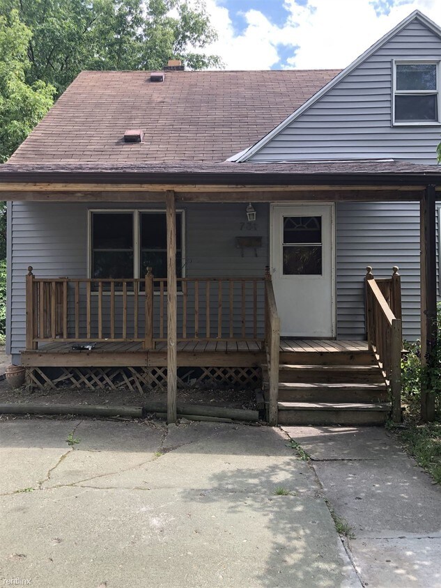 3 br, 1 bath House 731 W Atherton Rd House Rental in Flint, MI