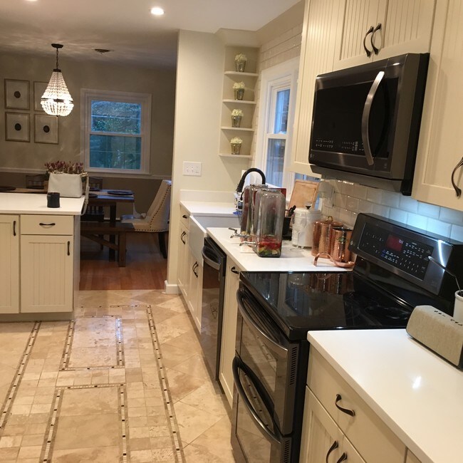 Kitchen - 9312 Edgewood Dr