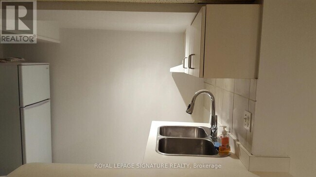 Photo du bâtiment - 27 Hillsboro Ave