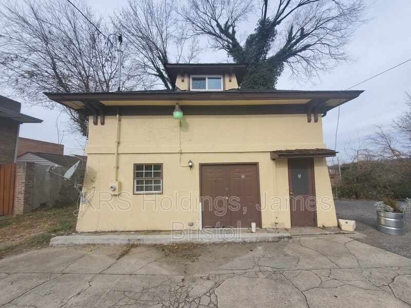 Primary Photo - 734 S Sycamore St