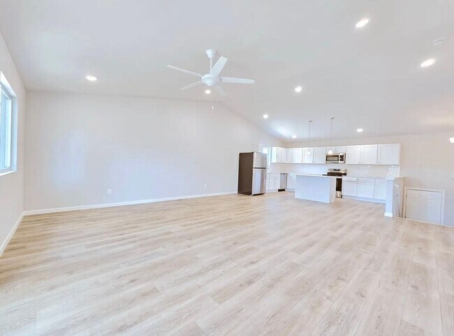 Building Photo - 3105 Falling Oak Dr