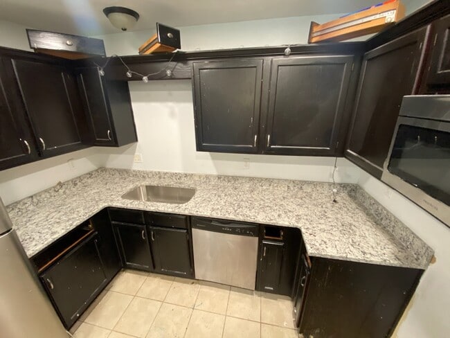 Building Photo - 2756 Sunset Strip Dr