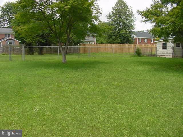 Foto del edificio - 9318 Stuart Ave