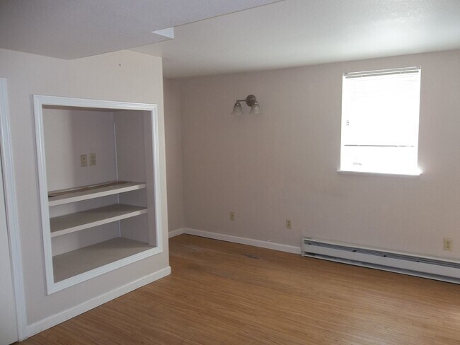 Building Photo - 216 N Sherwood St