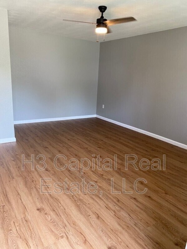 Building Photo - 517 Mockingbird St