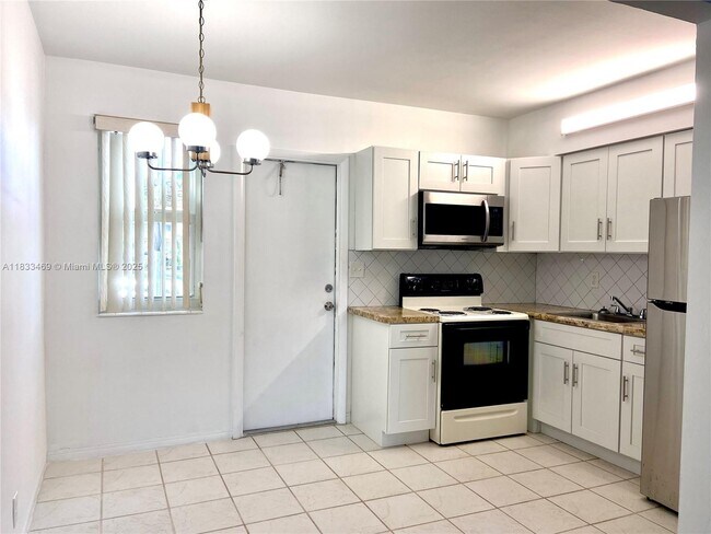 Foto del edificio - 3533 Tyler St