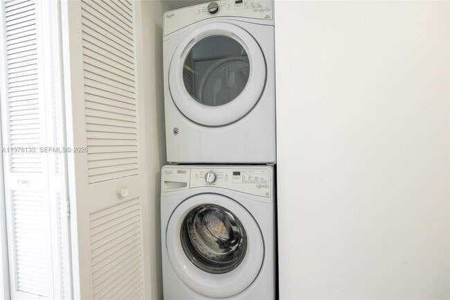 Foto del edificio - 488 NE 18th St