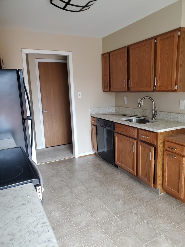 Building Photo - 500 Chapel Ct