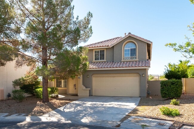 Building Photo - 1930 sq ft, 2 story, 4 bedroom, 2 1/2 bath...