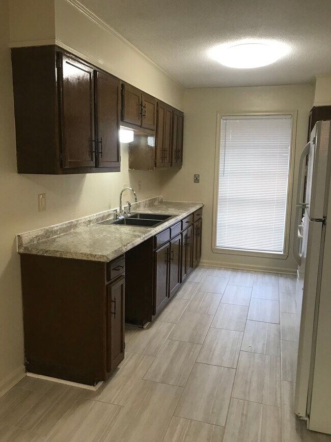 Building Photo - 300 Ryder