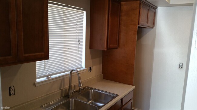 Building Photo - 2 br, 2 bath House - 43762 C Street
