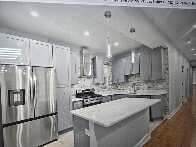 Building Photo - 4524 N Central Park Ave