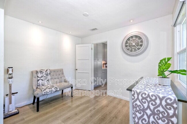 Foto del edificio - 8951 Linden Ln